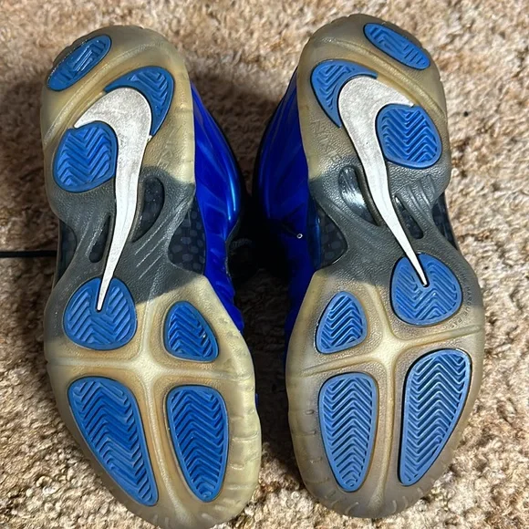 Neon royoal Nike foamposites Size 4.5y / 6w